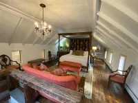 Vineyard Views House & Guest House, Suttons Bay - close to Traverse City, Leland