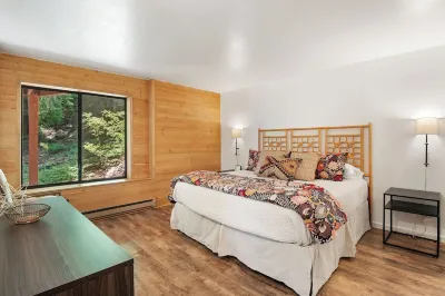 Gorgeous, quiet cabin close to Summerhaven Hotels near Spencer Canyon Campground
