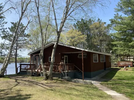 Newly remodeled cabin on quiet lake w/no public access in Spooner, WI.