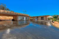 Private Vineyard Estate w/ Guest House & Hot Tub