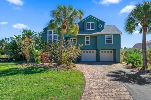 Waterfront Indian Rocks Beach Gem-5 min walk to beach, private Pool/ hot tub/gym