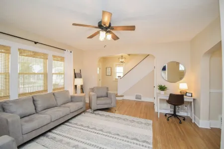 Centrally Located Updated 1927 Art Deco Отели рядом с достопримечательностью «Университет Су-Фолс»