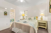 Oceanside home, 3 min walk to beach with Private Pool and Hot Tub!