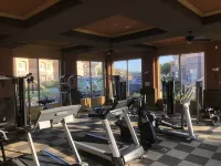 Relaxing 2 bedroom Condo w/ heated pool, spa & gym Hotels near Hope Ave