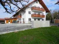 Spacious apartment with balcony and elevator with mountain views Hotels in Andechs