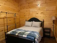 Whispering Woods_  Hot Tub _Waterfall _ Arcade _3 story Cabin