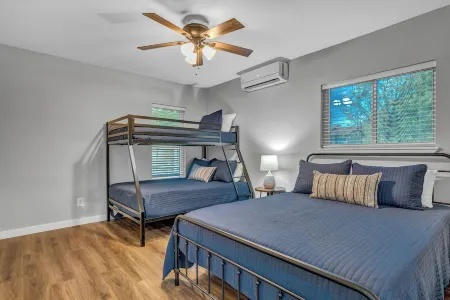 Midtown Retreat - near Texas A&M...Updated! Отели в г. Брайан