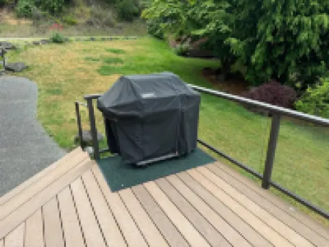 Waterfront cabin facing the sunset