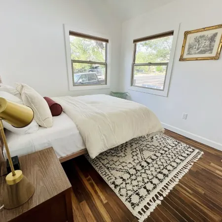 Renovated Retro Bungalow - Walk to Downtown!