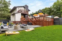 SoLa TX Twoplex: sleeps 14 / 2 pools / 2 fire pits / 2 miles to DT / 2 fun!