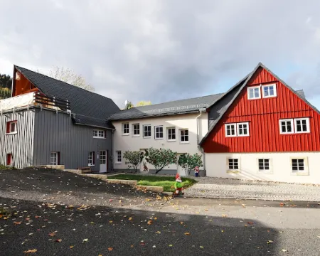 Apartment in a top location with sauna and roof lounge for families and active vacationers Hotels in Waltersdorf