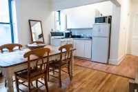 Cozy apartment in beautiful midtown Hoboken! فنادق في هوبوكين