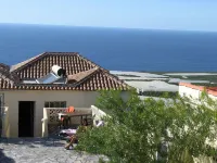 Bungalow mit 3 Schlafzimmer, 2 Bäder, Balkon und Terrasse. Meerblick Hotels in Tazacorte