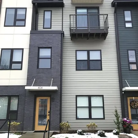 Stylish & Central Townhome-Perfect for Groups!
