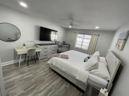 Paradise Palms Beach house with HEATED POOL🏖🌅🐬