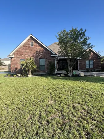 Welcome to The Oasis Pool Haus! Enjoy a private, luxury home with pool. Отели в г. Сельма