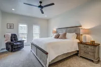 Welcome to the Hilltop Resort where you are surrounded by luxury & beauty. 레드 힐스 데세르 가든 주변 호텔