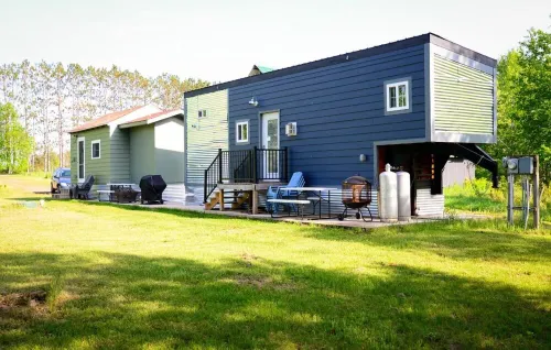 Blue Tiny Home.Hottub. Fireplace.NearStCroixStatePk