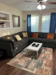 Lovely 2 bedroom in Midlothian, 3 minutes from downtown.
