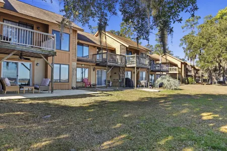 The Grey Pearl on Port Royal's Battery Creek