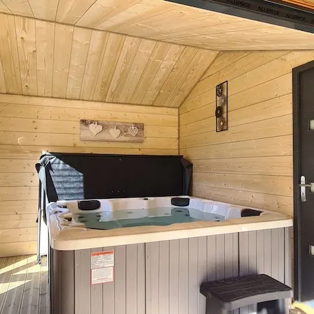 Chalet Riviera "JACUZZI OFFERT"  Wifi Andorra ax les Thermes Orlu Ski