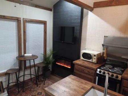 Lil' Retreat on Poorhouse