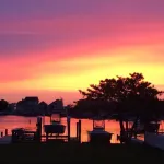 Biggie's Bungalow - Waterfront House with Dock - 4-Star