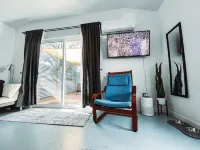 Mins to U of A, Comfortable Bed,  Pet Friendly!