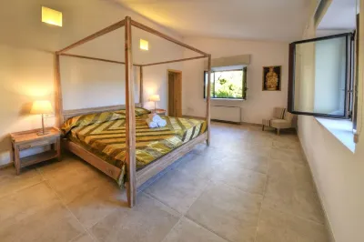 Sehr Geräumige Villa auf Mallorca in Zeitgenössischem Stil, Priv. Pool Hotel in zona Mestral Charter S.L.
