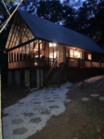 Almost Perfect Cabin with an Access to Lake Hartwell