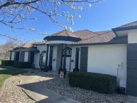 Estate Home Heated Pool Hot Tub Beach Wi-Fi 8 acres 5000 sqft 5 bd 3.5 bath Hotels in Greenwood