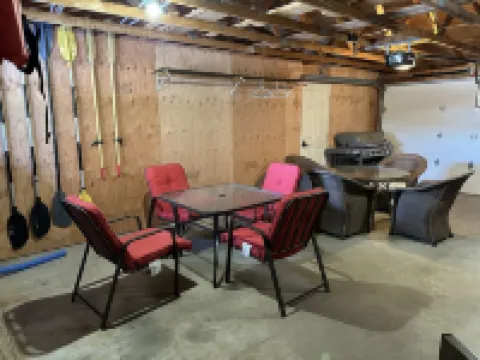 Grandpa’s Lagoon!  Spacious Cabin on Eagle River Chain, minutes from downtown! Hotels in Lincoln