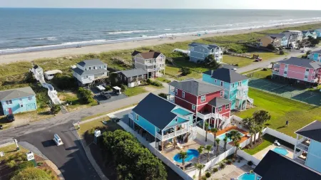 GREAT RATES AND DATES!AMAZING OCEAN VIEWS!SUPER CLOSE TO THE BEACH! HEATED POOL!