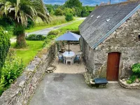 3 Bedroom Private Vacation Home in Morlaix 莫爾萊住宿飯店