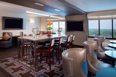 Sheraton Bucks County Langhorne Отели рядом с достопримечательностью «Гарден оф Рефлекшен»