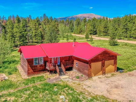 Hot Tub~Fishing Pond~2 Acres~Views~35 min to Breck