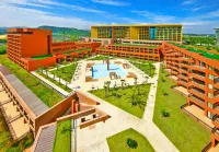 Jeju Booyoung Resort Отели рядом с достопримечательностью «Daepo Jusangjeolli Cliff»