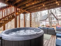 4-Bedroom Retreat in Massanutten: Hot Tub, Near Skiing, Golf, & Adventure Park Hotels in Massanutten