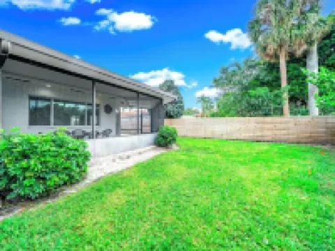 Private Home! Large Open Backyard+Close 2 Beach! Hotels in Lighthouse Point