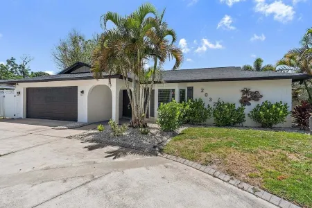 Salt Life Villa with Pool & Outdoor Dining