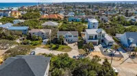 King Suite, Hot Tub, Pool, BBQ Grill, Bikes, Patio, EV Charger, 600 ft 2 Beach!
