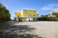 Direct Ocean View! 5 Bed/3 Bath with room for everyone. Large pool and Dock!