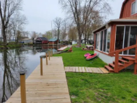 Beautiful wildlife sanctuary on goose creek with kayaks!