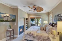 Lux Waterfront Estate with Tuscan Villa Style- Lower Prices. See Terms Condition 西雅圖輕軌-塔奇拉站附近的飯店