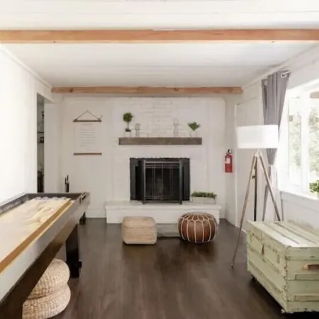 Cozy Treetop A-Frame, Fireplace, Arcade Games, Record Player