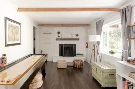 Cozy Treetop A-Frame, Fireplace, Arcade Games, Record Player Отели рядом с достопримечательностью «Lollipop Park»