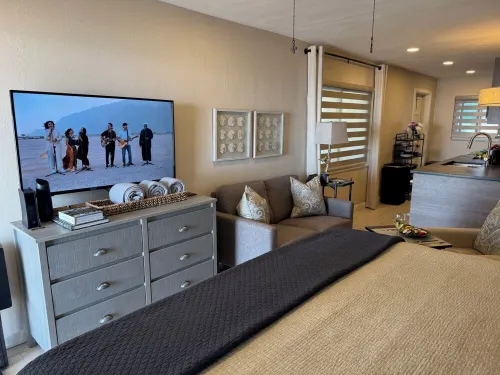 Totally Remodeled Beachfront Studio-Step out your door onto the sand. Really! D