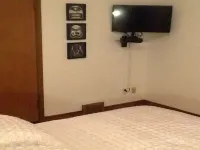 Retro Ranch with Private Indoor Pool & Sauna St Louis, MO Hotels in Ballwin