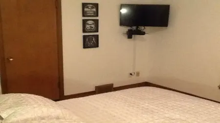 Retro Ranch With Private Indoor Pool & Sauna <br>St Louis, MO Отели в г. Балвин