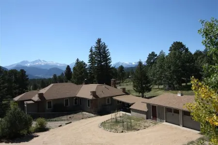 Beautiful Setting, Romantic Historic Arts & Crafts Home, Great Longs Peak Views Отели рядом с достопримечательностью «Gem Lake»